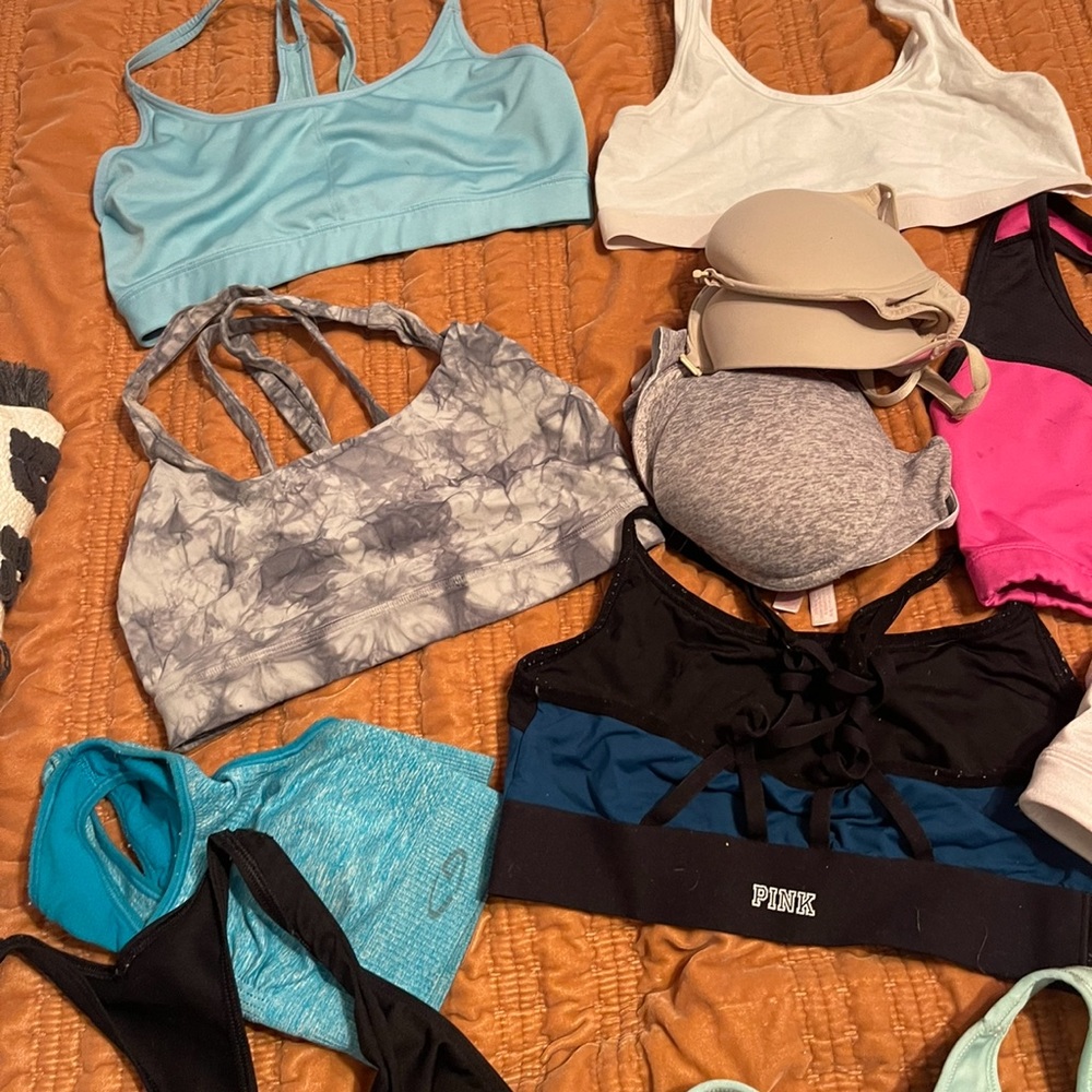 Lululemon sports bra